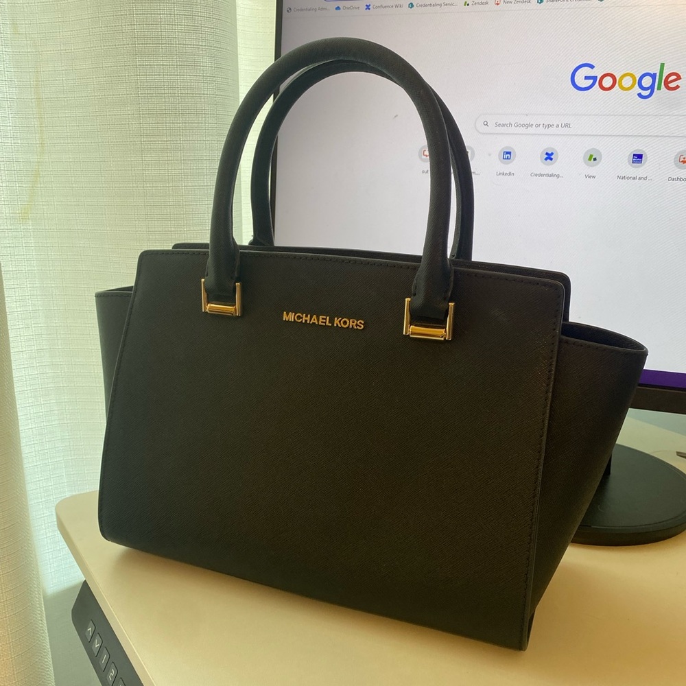 🖤 Michael Kors - Medium Selma - Black
